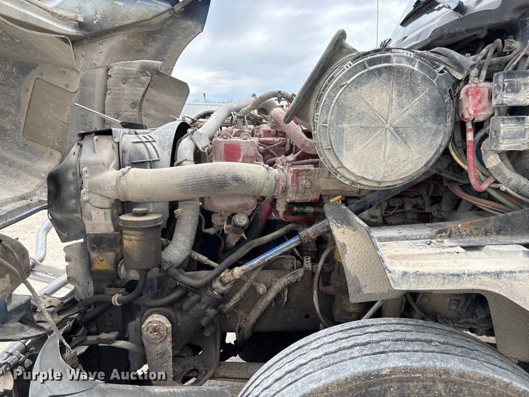 image for item FB3307 2014 International ProStar+ 122 semi truck