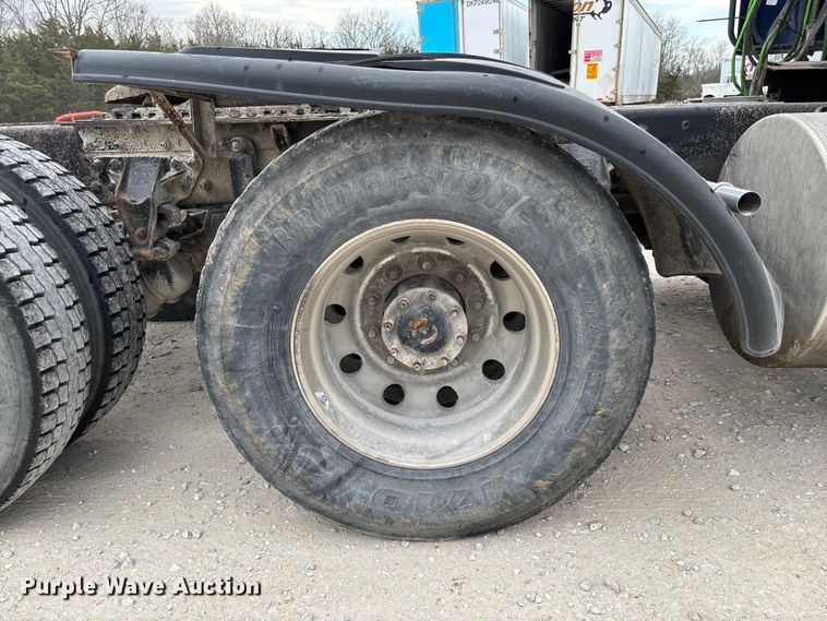 image for item FB3307 2014 International ProStar+ 122 semi truck