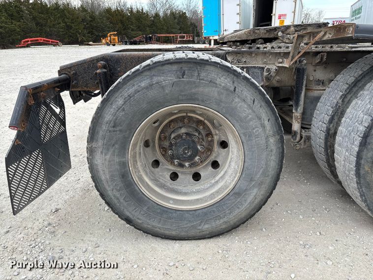 image for item FB3307 2014 International ProStar+ 122 semi truck