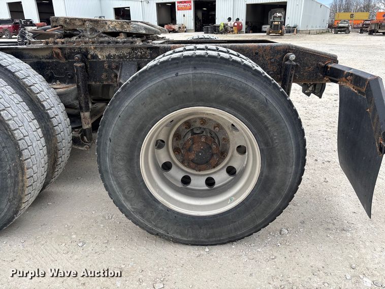 image for item FB3307 2014 International ProStar+ 122 semi truck