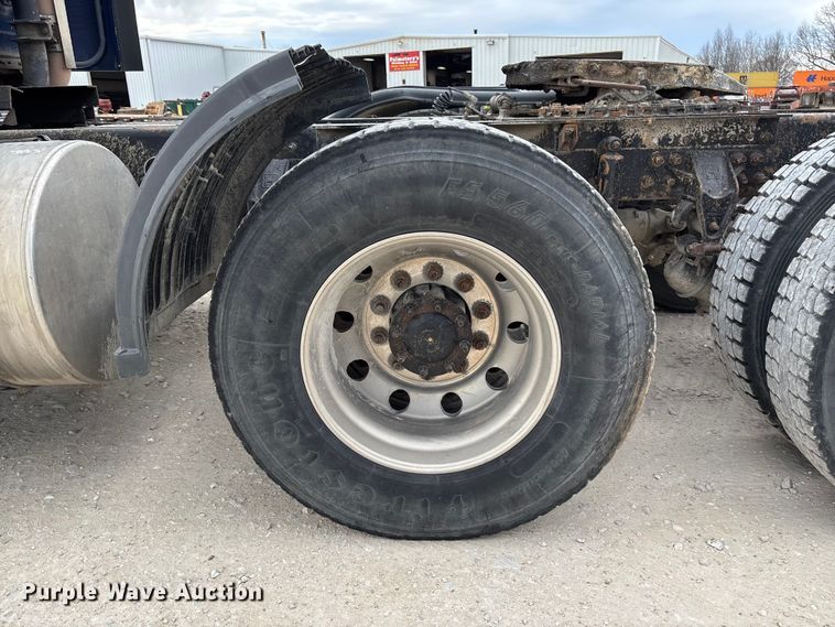 image for item FB3307 2014 International ProStar+ 122 semi truck