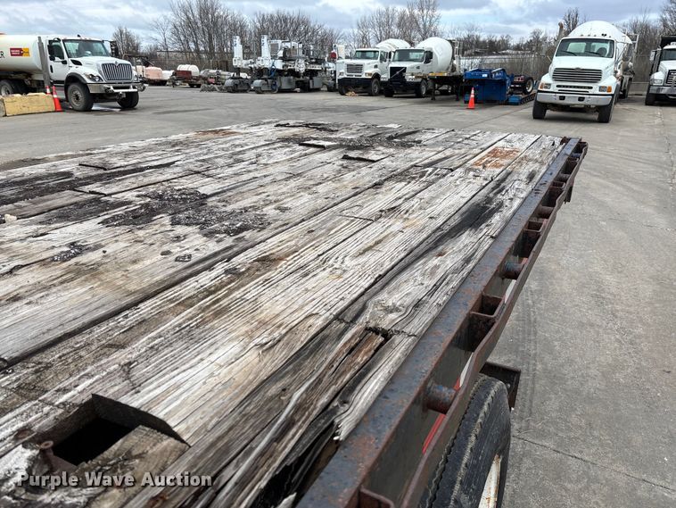 image for item FB3320 1986 Transcraft ETH 45-75 extendable flatbed trailer