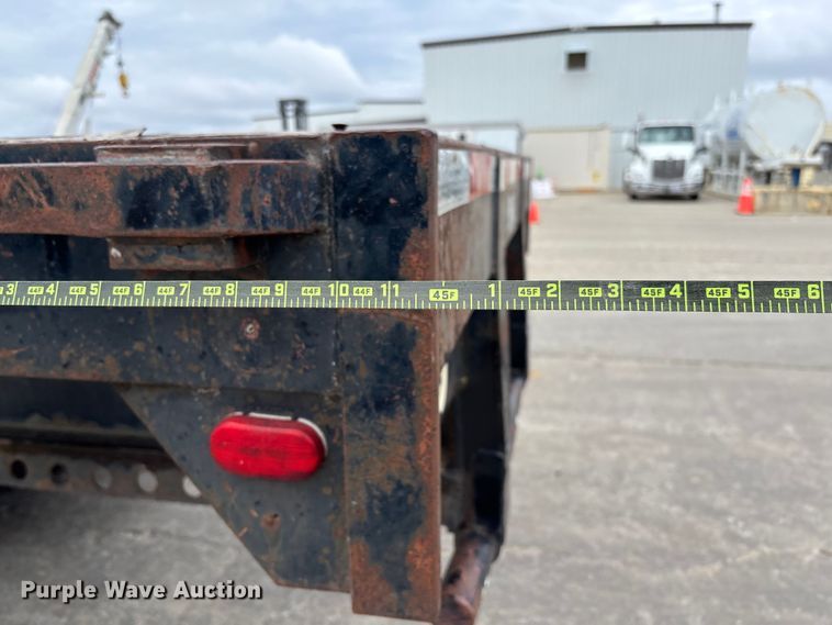 image for item FB3320 1986 Transcraft ETH 45-75 extendable flatbed trailer