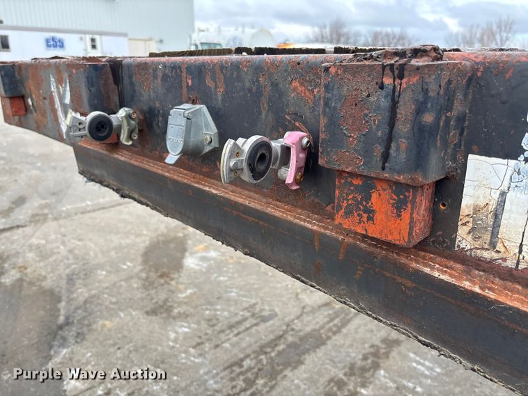 image for item FB3320 1986 Transcraft ETH 45-75 extendable flatbed trailer