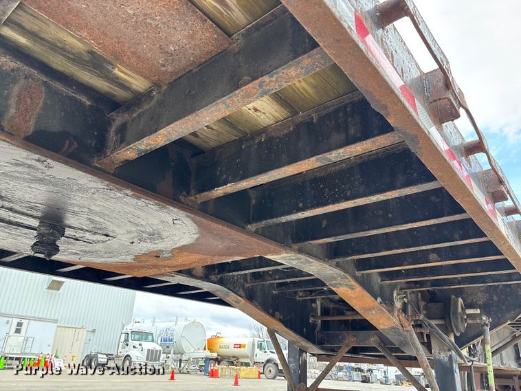 image for item FB3320 1986 Transcraft ETH 45-75 extendable flatbed trailer