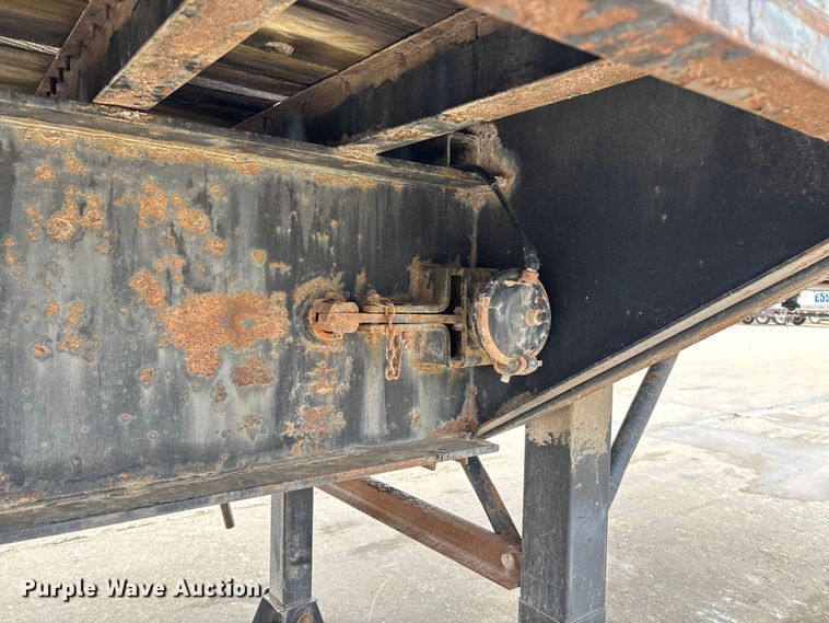 image for item FB3320 1986 Transcraft ETH 45-75 extendable flatbed trailer