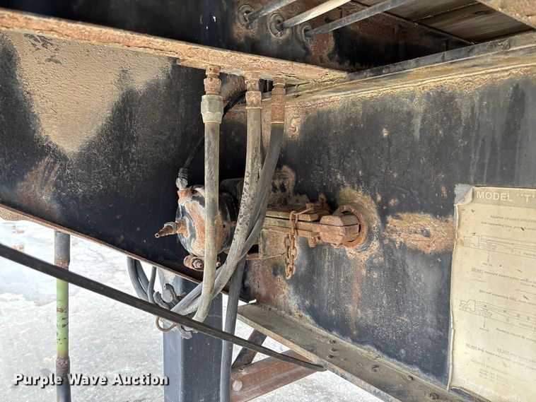 image for item FB3320 1986 Transcraft ETH 45-75 extendable flatbed trailer