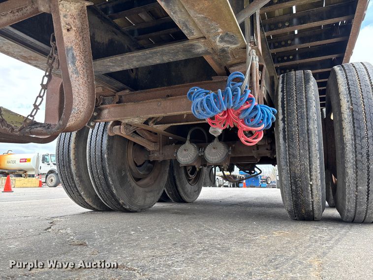 image for item FB3320 1986 Transcraft ETH 45-75 extendable flatbed trailer