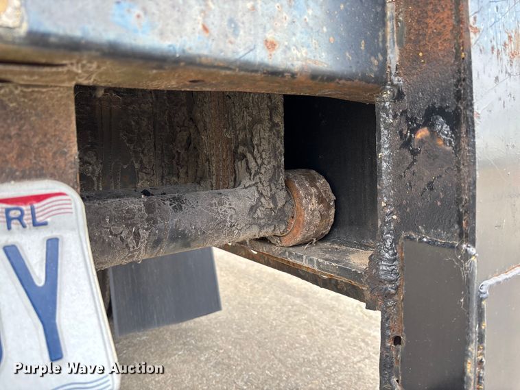 image for item FB3320 1986 Transcraft ETH 45-75 extendable flatbed trailer