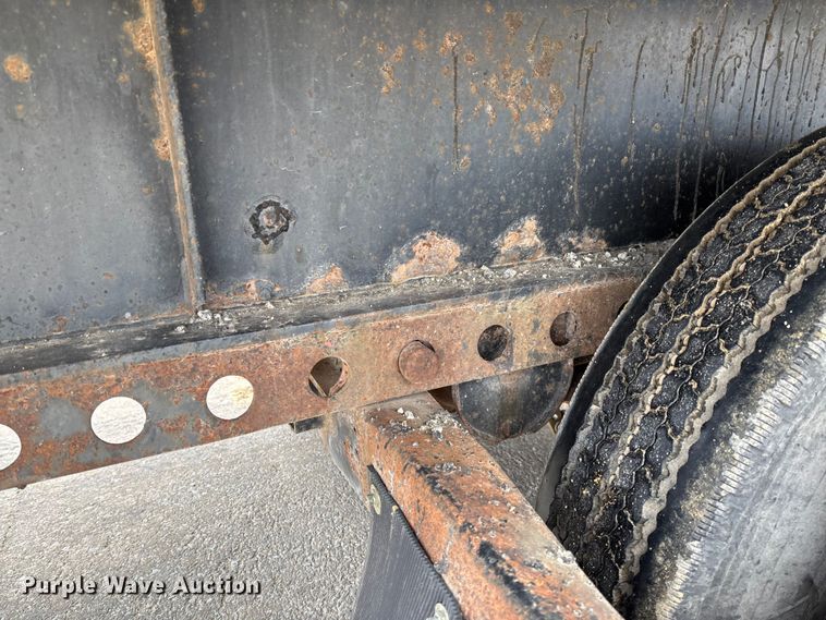 image for item FB3320 1986 Transcraft ETH 45-75 extendable flatbed trailer