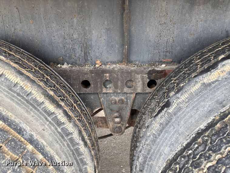 image for item FB3320 1986 Transcraft ETH 45-75 extendable flatbed trailer