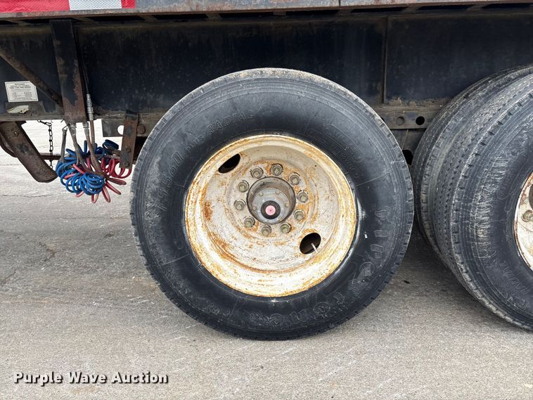 image for item FB3320 1986 Transcraft ETH 45-75 extendable flatbed trailer