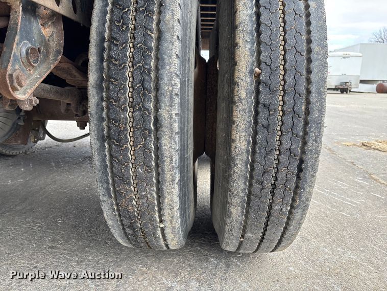 image for item FB3320 1986 Transcraft ETH 45-75 extendable flatbed trailer