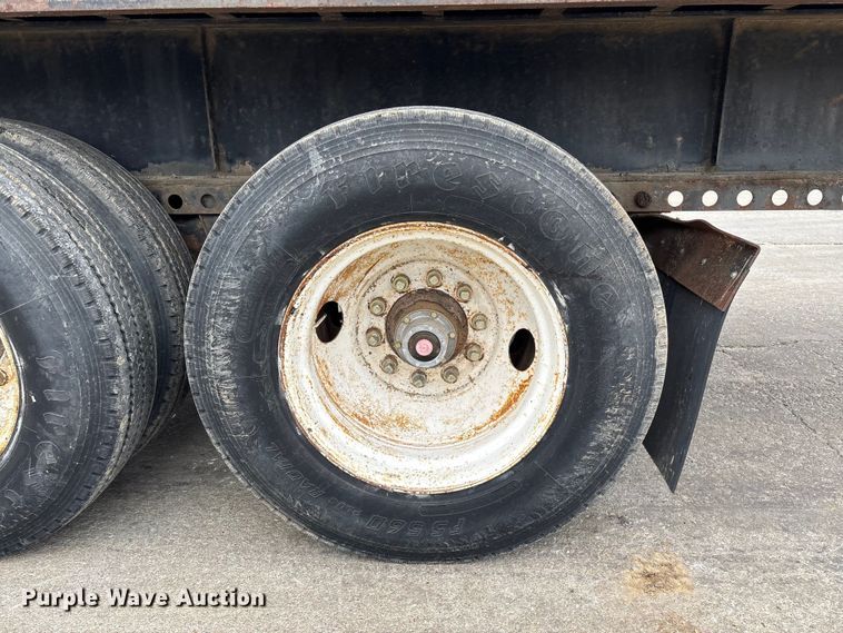 image for item FB3320 1986 Transcraft ETH 45-75 extendable flatbed trailer