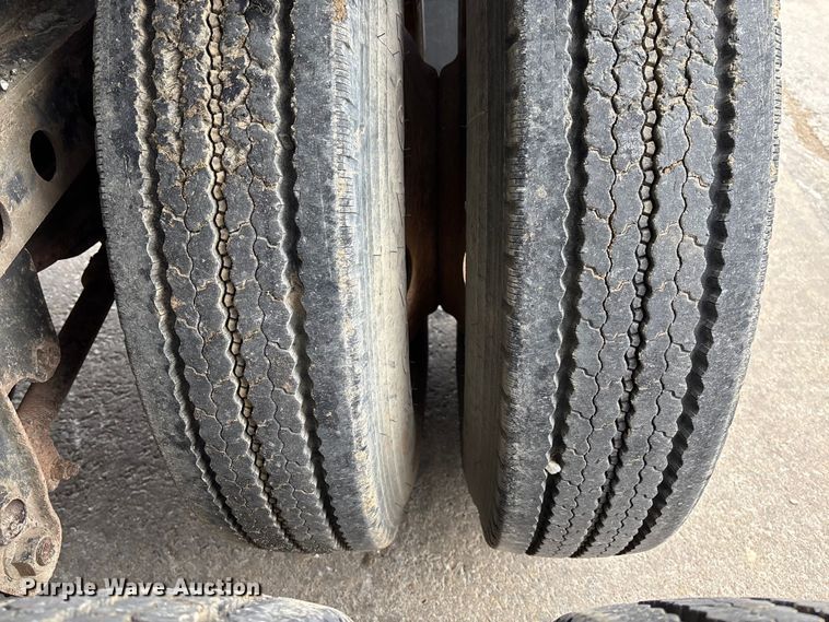 image for item FB3320 1986 Transcraft ETH 45-75 extendable flatbed trailer