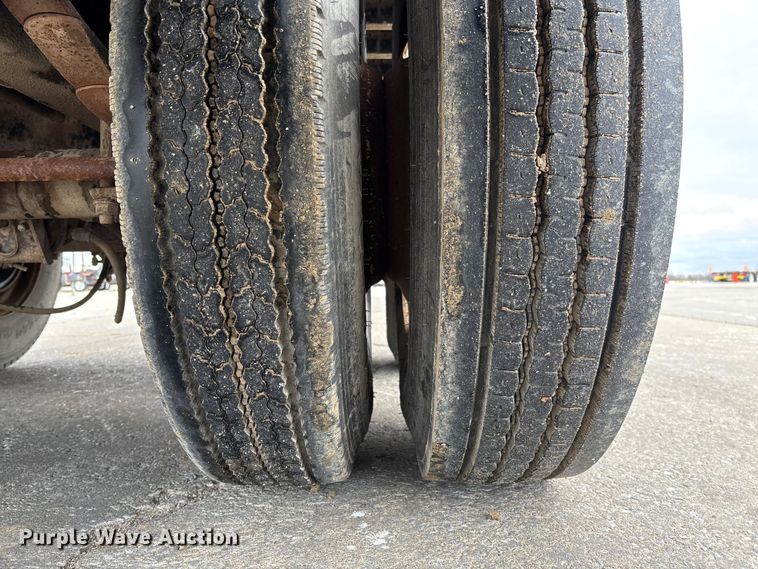 image for item FB3320 1986 Transcraft ETH 45-75 extendable flatbed trailer