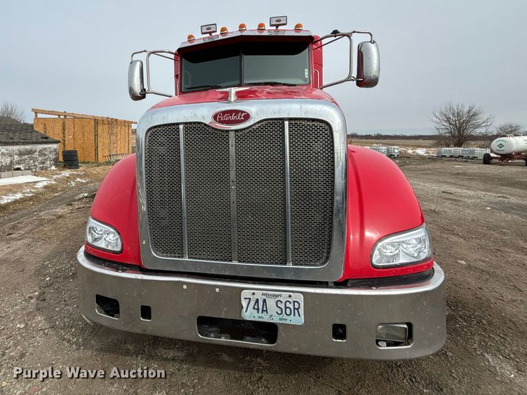 image for item FB3600 2013 Peterbilt 386 semi truck