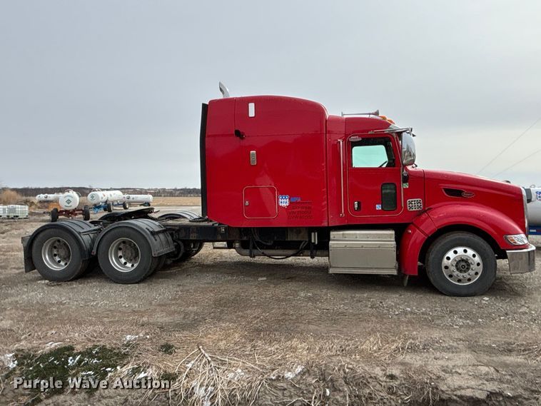 image for item FB3600 2013 Peterbilt 386 semi truck