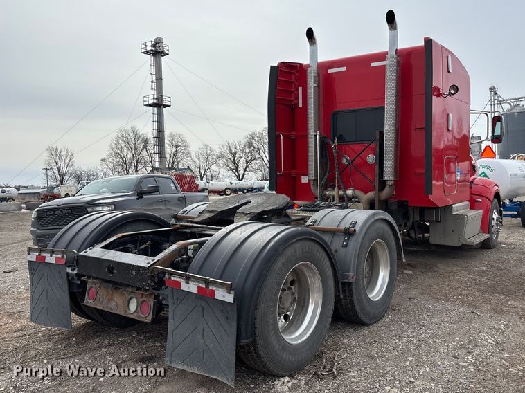 image for item FB3600 2013 Peterbilt 386 semi truck