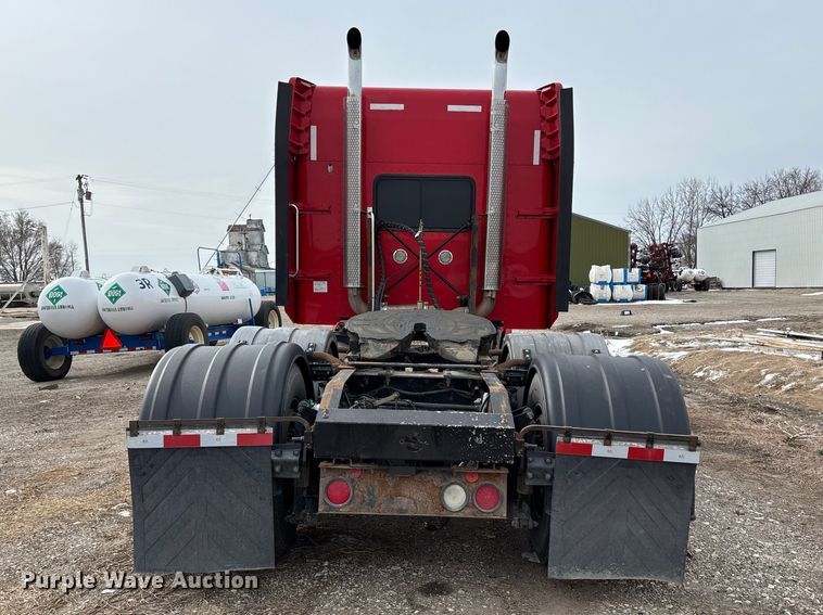 image for item FB3600 2013 Peterbilt 386 semi truck
