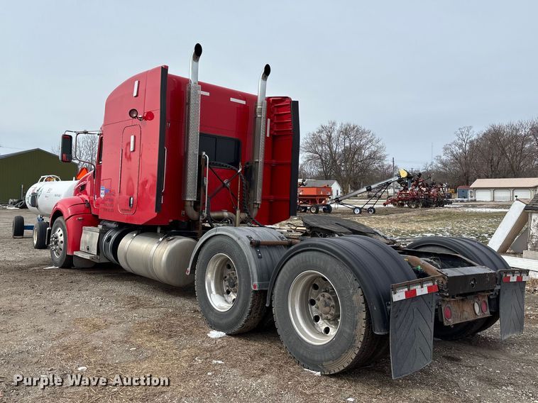 image for item FB3600 2013 Peterbilt 386 semi truck