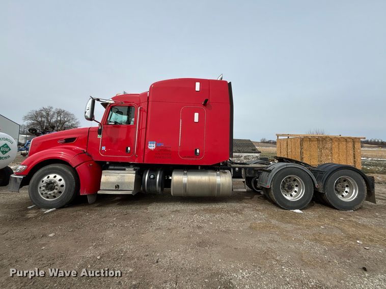 image for item FB3600 2013 Peterbilt 386 semi truck