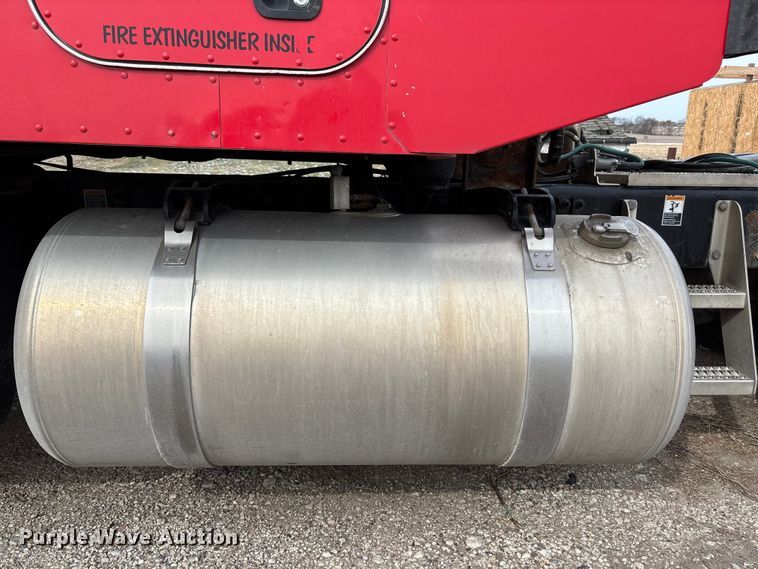 image for item FB3600 2013 Peterbilt 386 semi truck