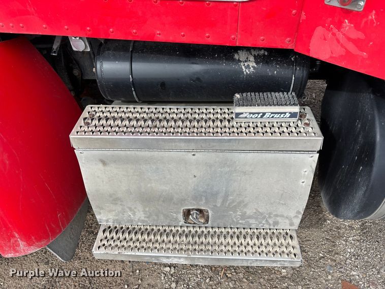 image for item FB3600 2013 Peterbilt 386 semi truck