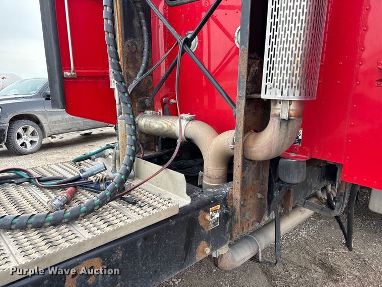 image for item FB3600 2013 Peterbilt 386 semi truck