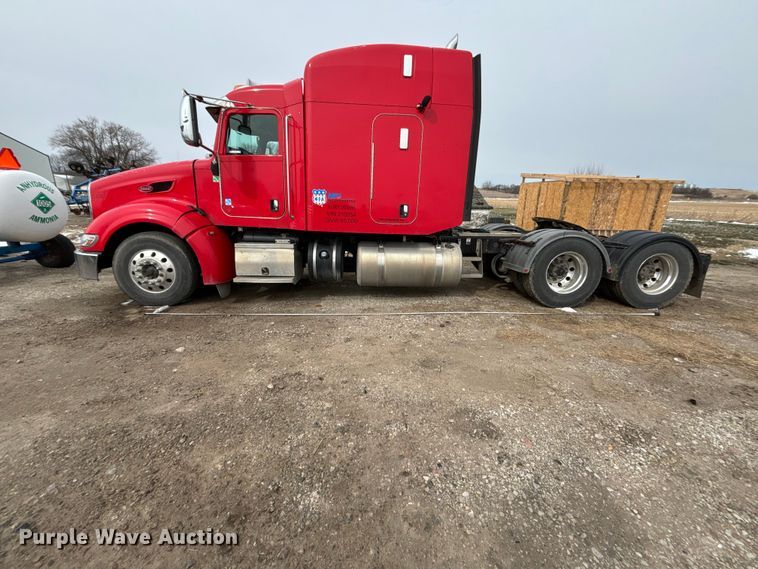 image for item FB3600 2013 Peterbilt 386 semi truck