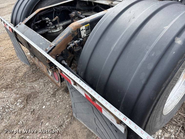 image for item FB3600 2013 Peterbilt 386 semi truck