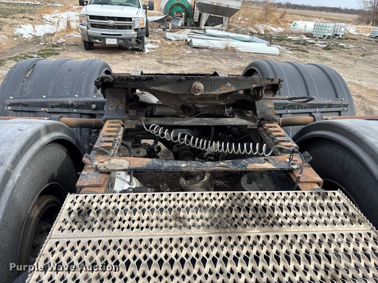 image for item FB3600 2013 Peterbilt 386 semi truck