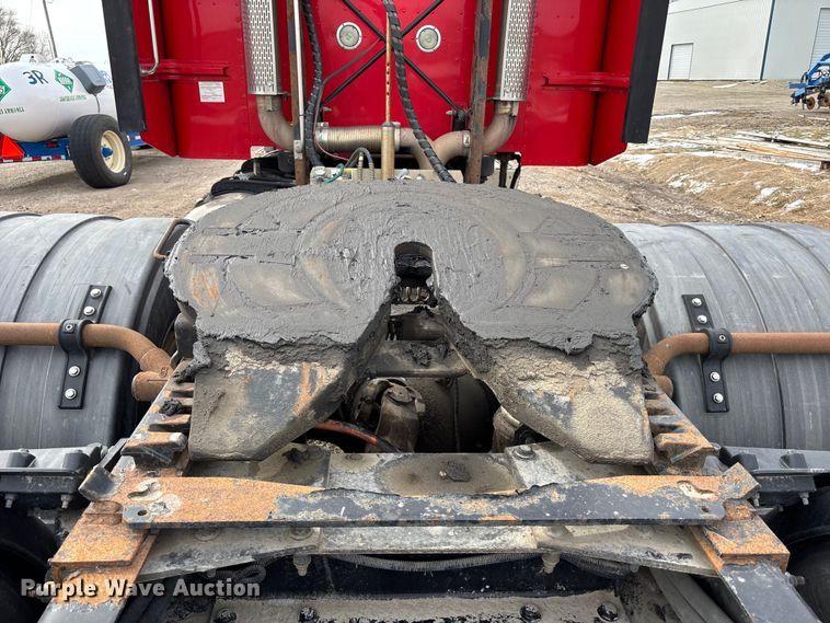 image for item FB3600 2013 Peterbilt 386 semi truck