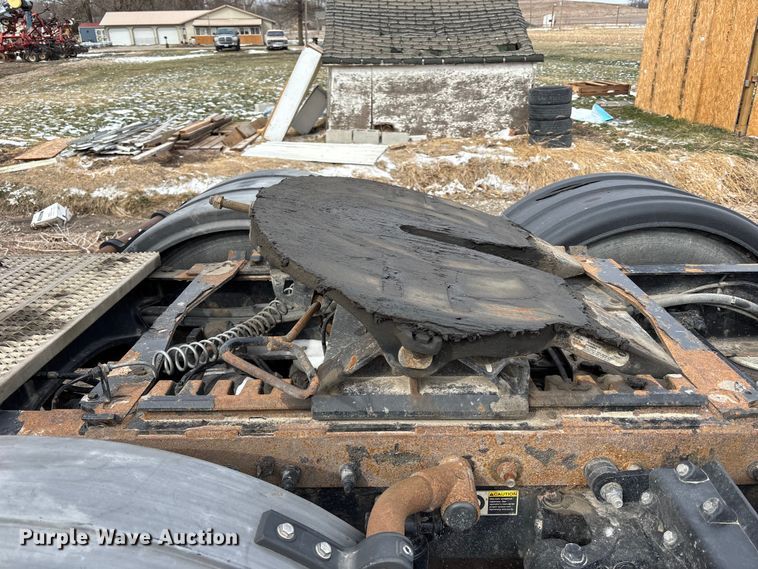 image for item FB3600 2013 Peterbilt 386 semi truck