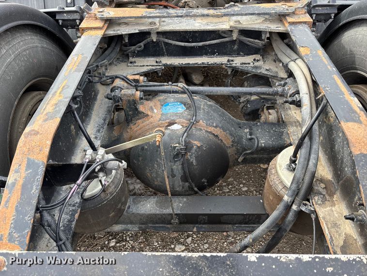 image for item FB3600 2013 Peterbilt 386 semi truck