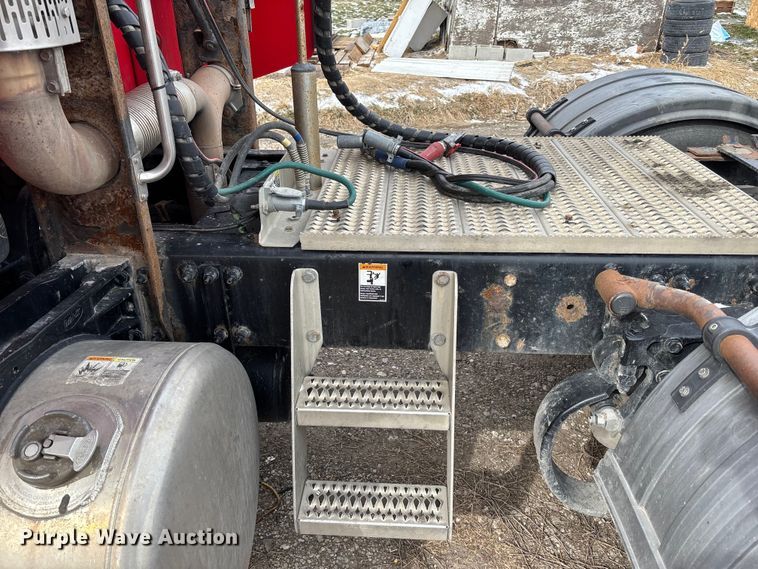 image for item FB3600 2013 Peterbilt 386 semi truck