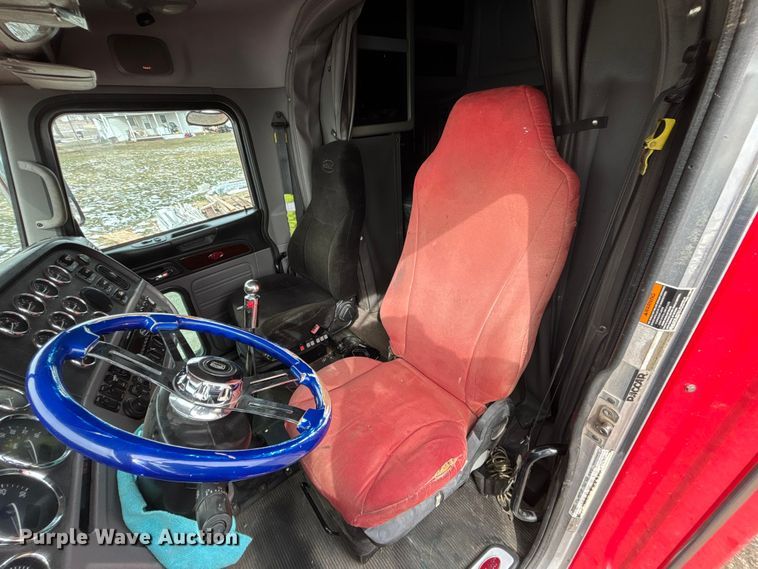 image for item FB3600 2013 Peterbilt 386 semi truck