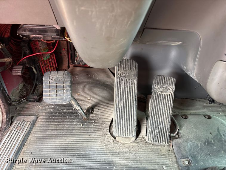 image for item FB3600 2013 Peterbilt 386 semi truck