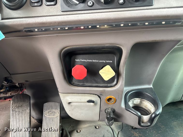 image for item FB3600 2013 Peterbilt 386 semi truck