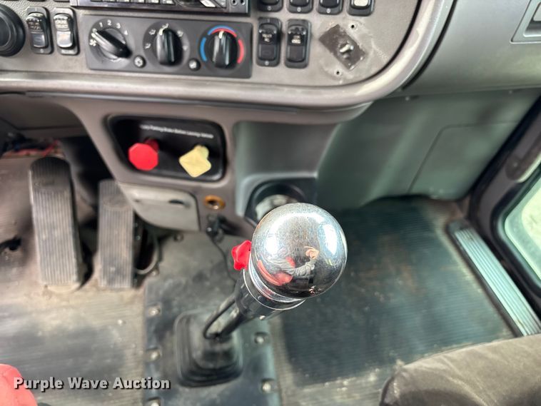 image for item FB3600 2013 Peterbilt 386 semi truck