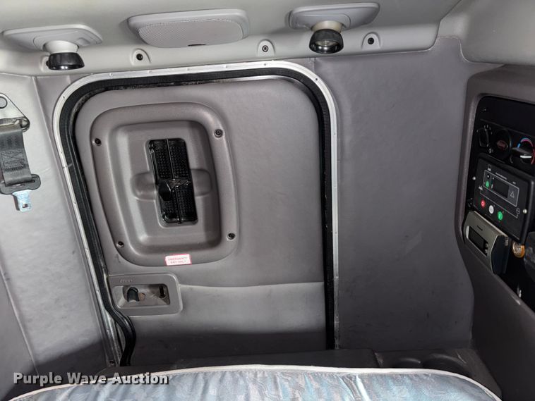 image for item FB3600 2013 Peterbilt 386 semi truck