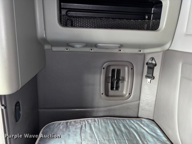 image for item FB3600 2013 Peterbilt 386 semi truck