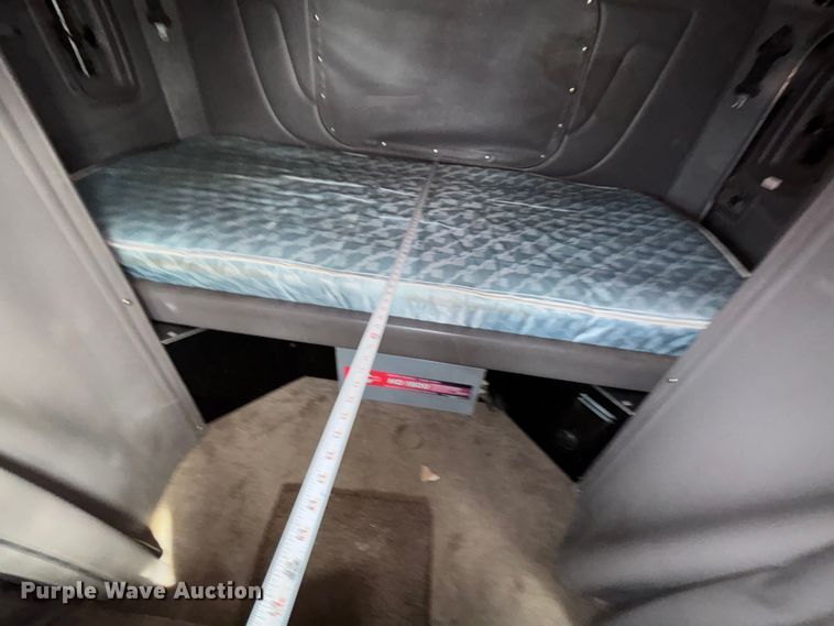 image for item FB3600 2013 Peterbilt 386 semi truck