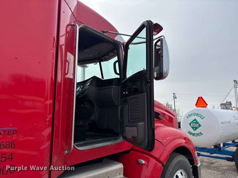 image for item FB3600 2013 Peterbilt 386 semi truck