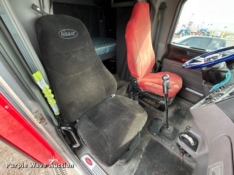 image for item FB3600 2013 Peterbilt 386 semi truck