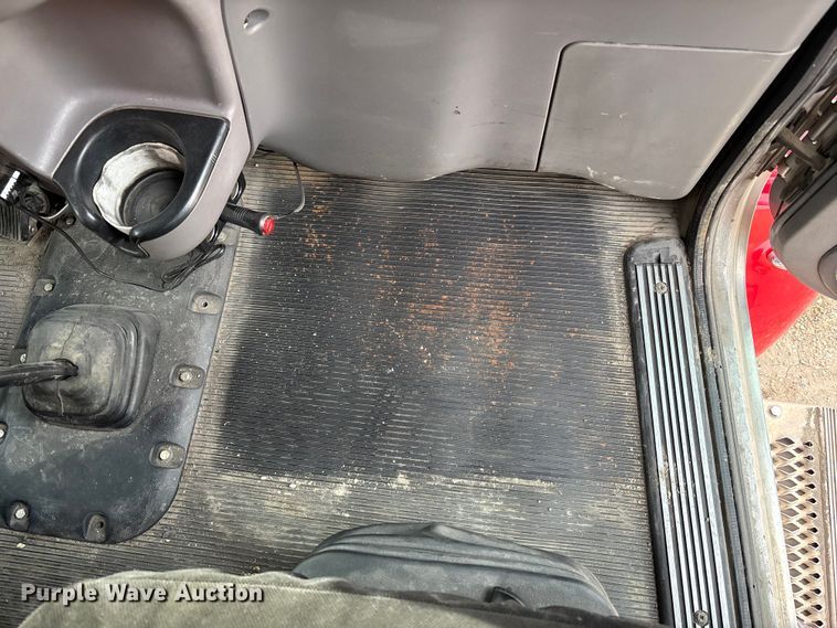 image for item FB3600 2013 Peterbilt 386 semi truck