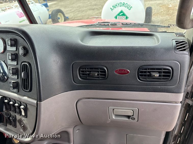 image for item FB3600 2013 Peterbilt 386 semi truck