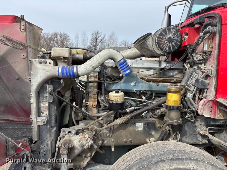 image for item FB3600 2013 Peterbilt 386 semi truck