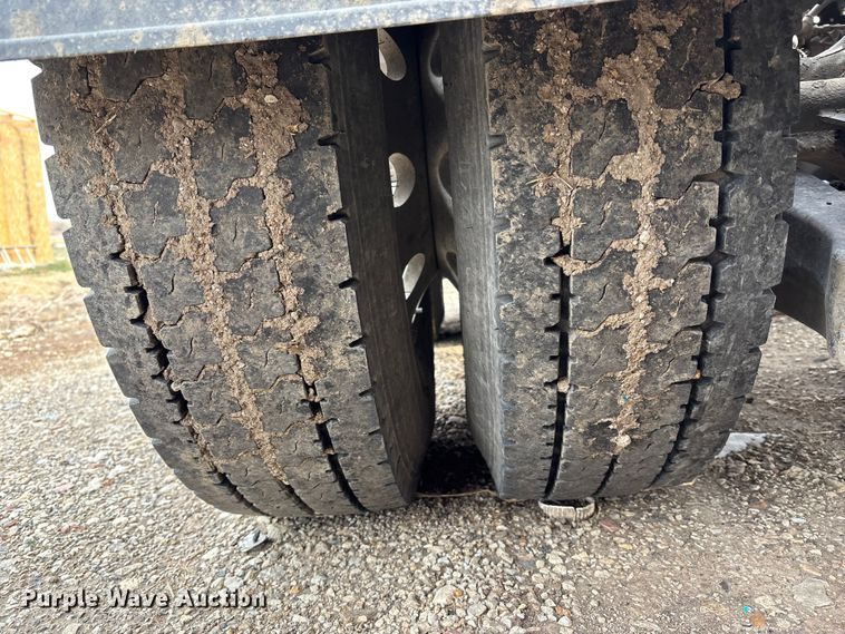 image for item FB3600 2013 Peterbilt 386 semi truck