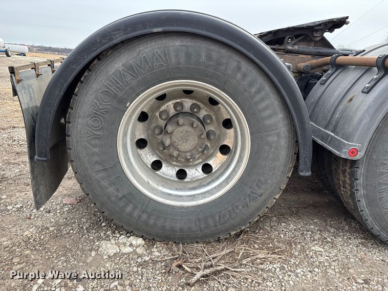 image for item FB3600 2013 Peterbilt 386 semi truck